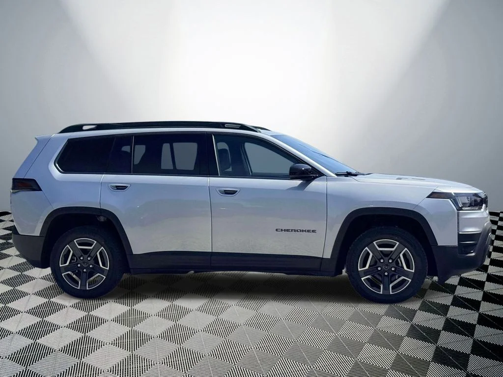 New 2026 Silver Zynith Clear-Coat Exterior Paint Jeep Limited image 6