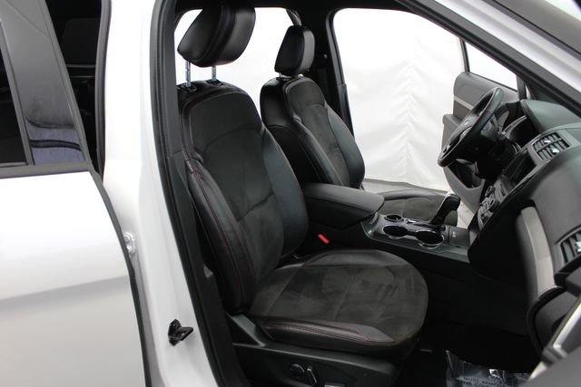 Used 2018 White Platinum Tri-Coat Metallic Ford XLT image 19