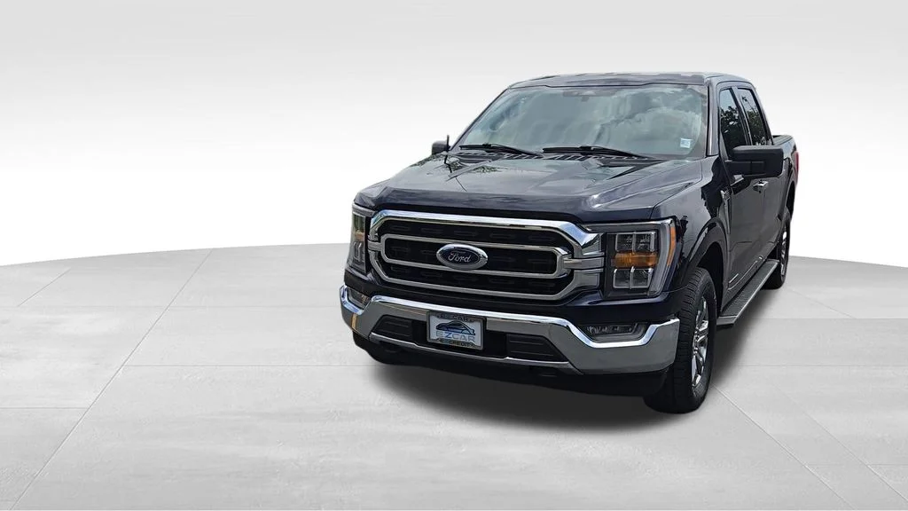 Used 2023 Blue Metallic Ford XLT image 3