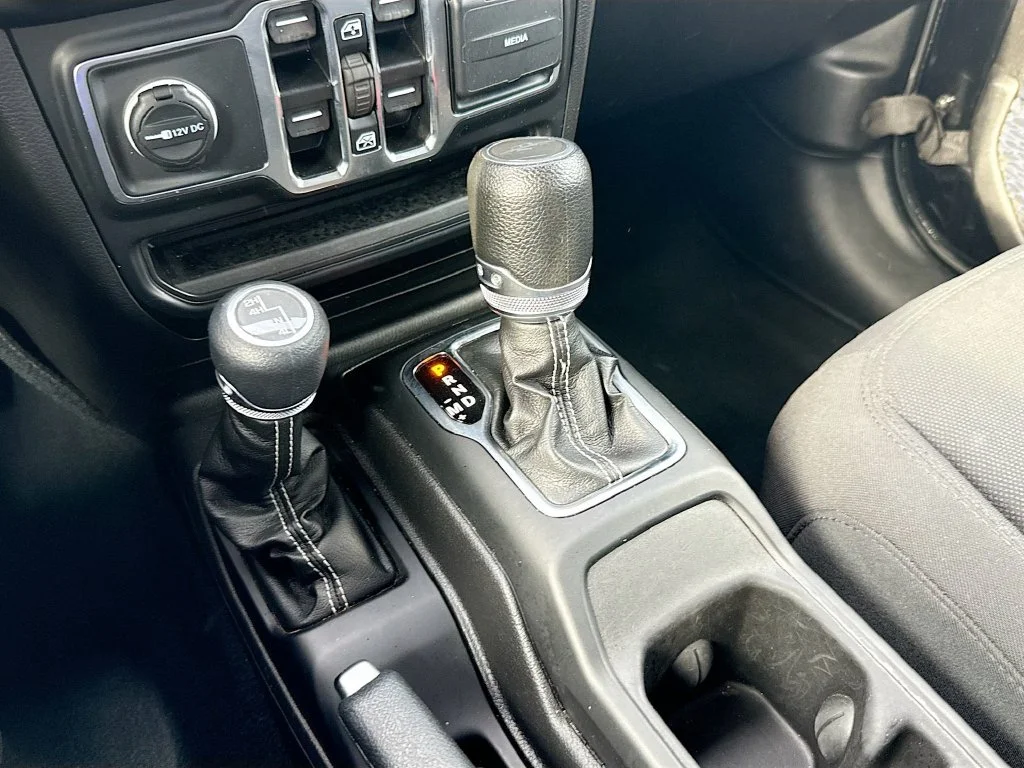 Used 2023 Black Jeep Overland image 18