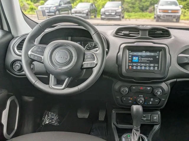 Used 2019 White Jeep Latitude image 28