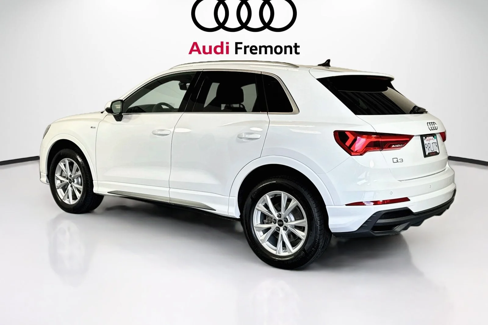Used 2025 Arkona White Audi S line Premium image 8