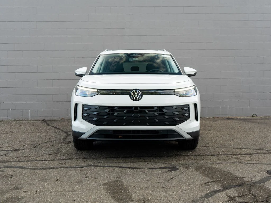New 2026 Pure White Volkswagen 2.0T SE image 2