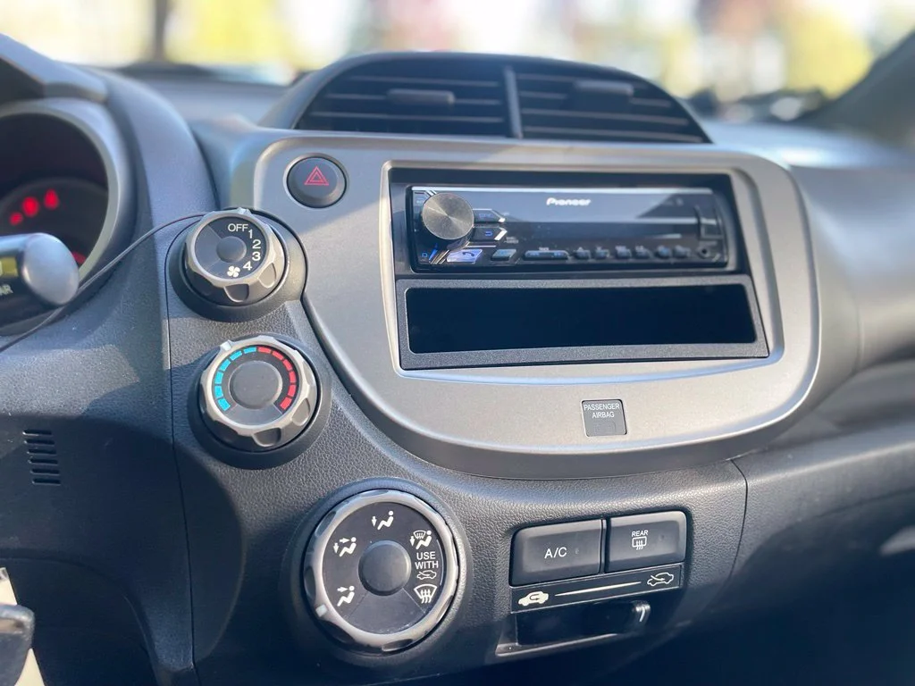 Used 2010 White Honda Base image 13