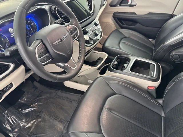 Used 2023 White Chrysler Touring L image 19