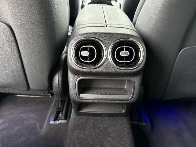 Used 2024  Mercedes-Benz GLC 300 image 19