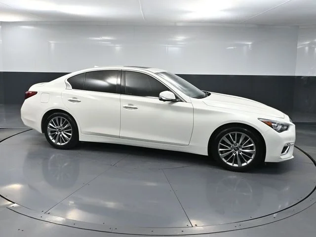 Certified Used 2024 White INFINITI LUXE image 2
