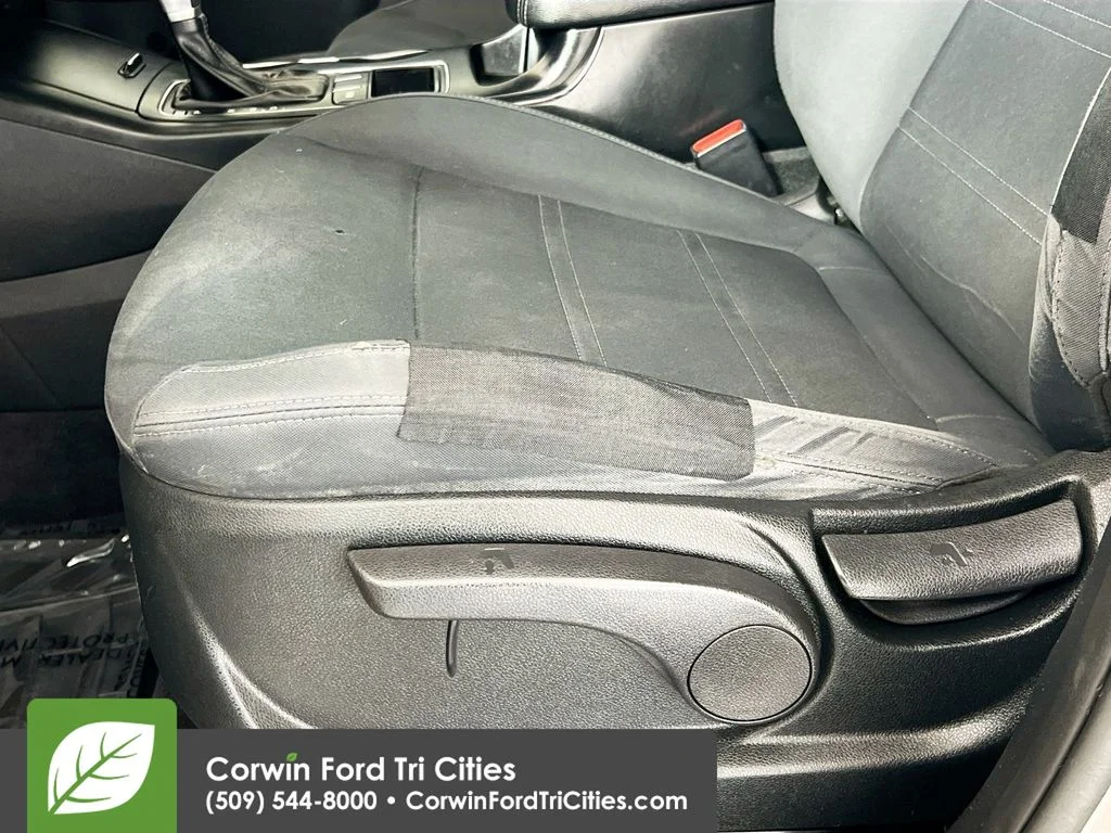 Used 2019 Titanium Silver Kia L image 22