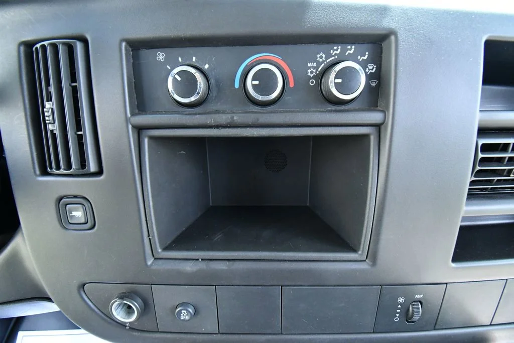 Used 2013 SUMMIT WHITE Chevrolet CUTWAY image 4