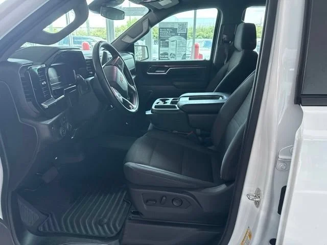 Used 2024 Summit White Chevrolet LT image 10