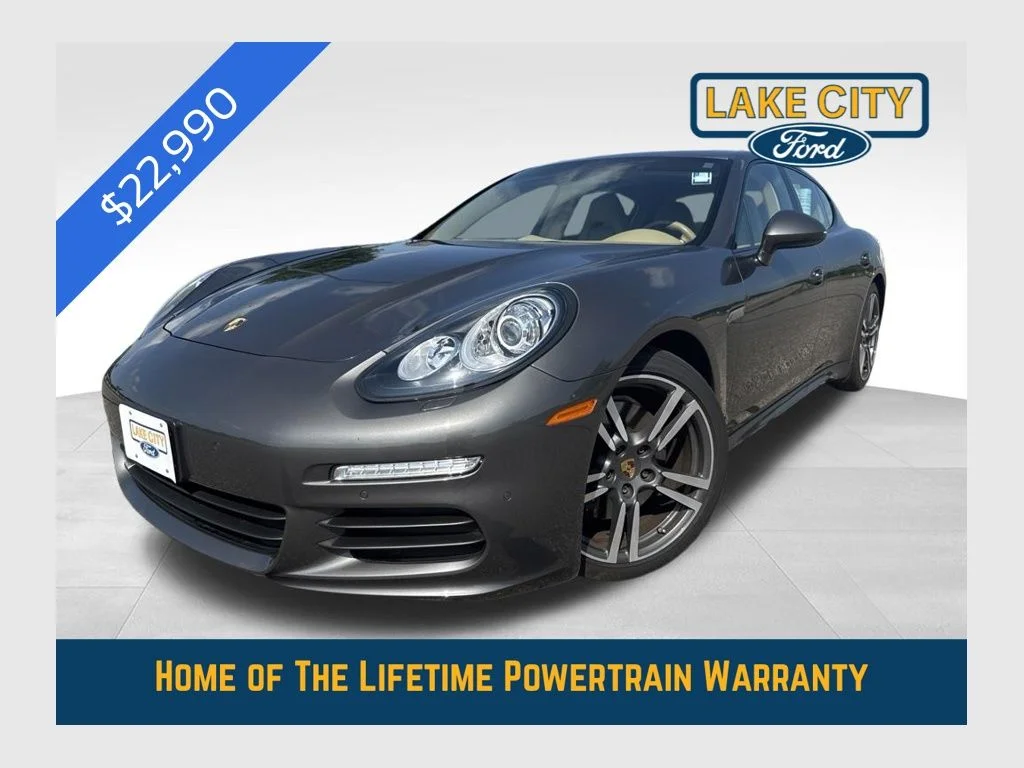 2015 Porsche Panamera 4's photo