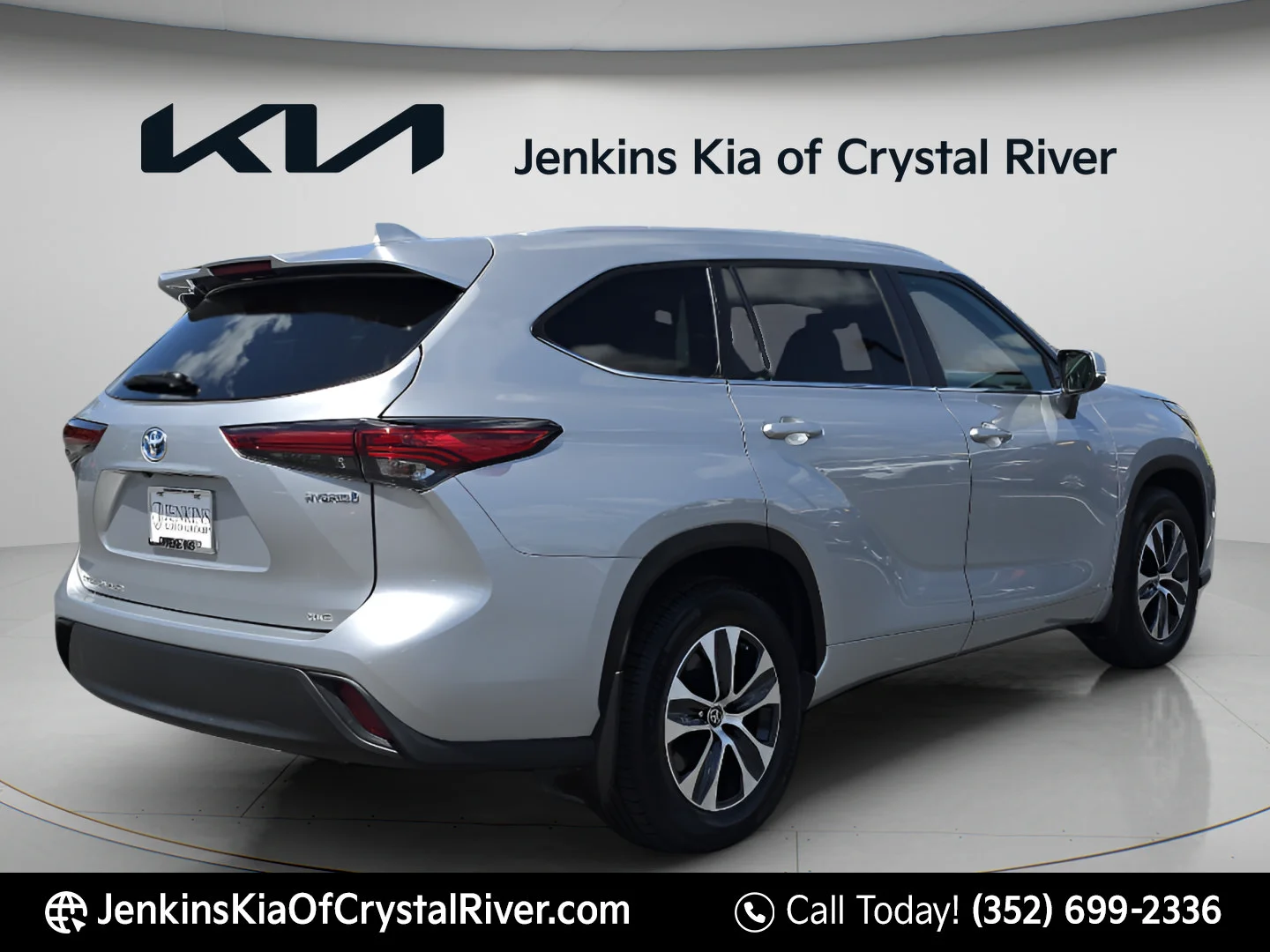 Used 2023 Celestial Silver Metallic Toyota Hybrid XLE image 5