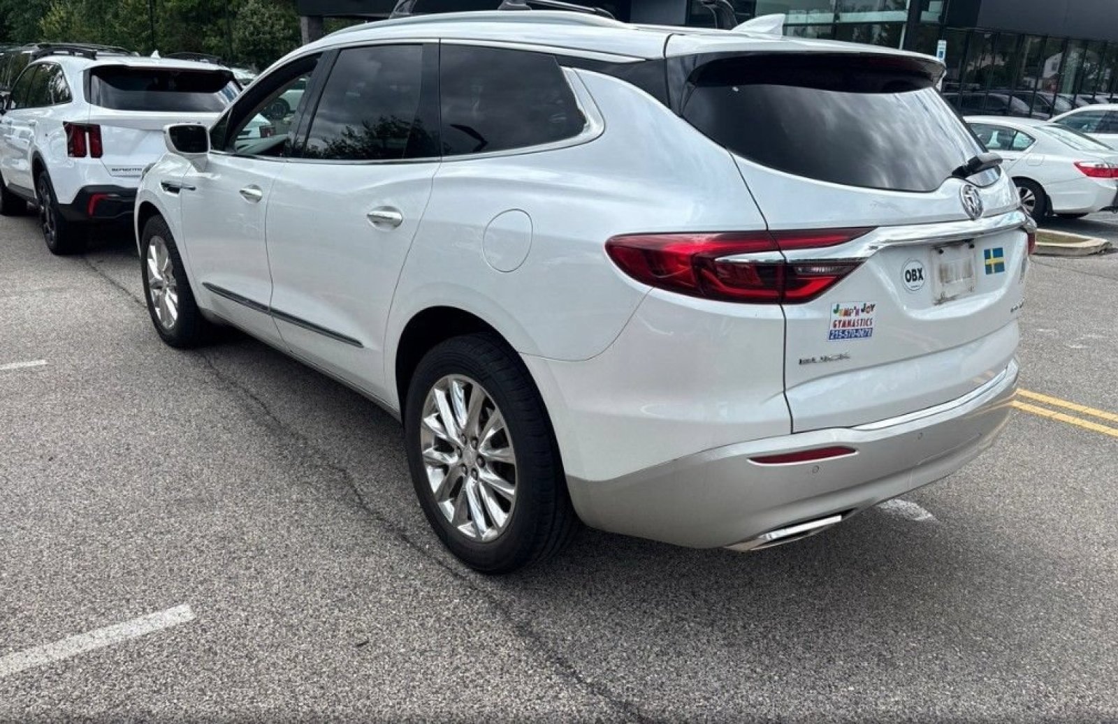 Used 2018 White Frost Tricoat Buick Premium image 9
