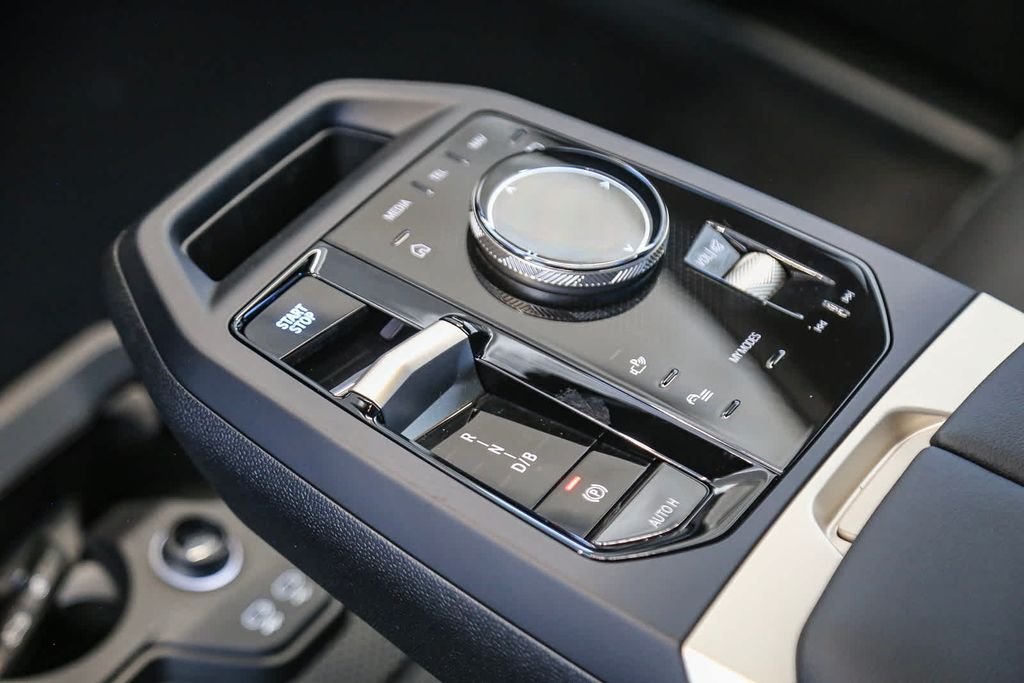 2025 BMW iX 50 - Photo 19