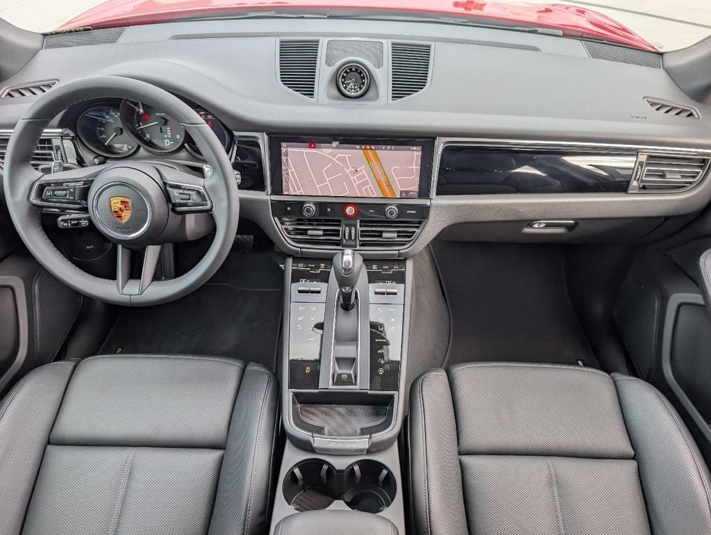 2026 Porsche Macan T - Photo 6