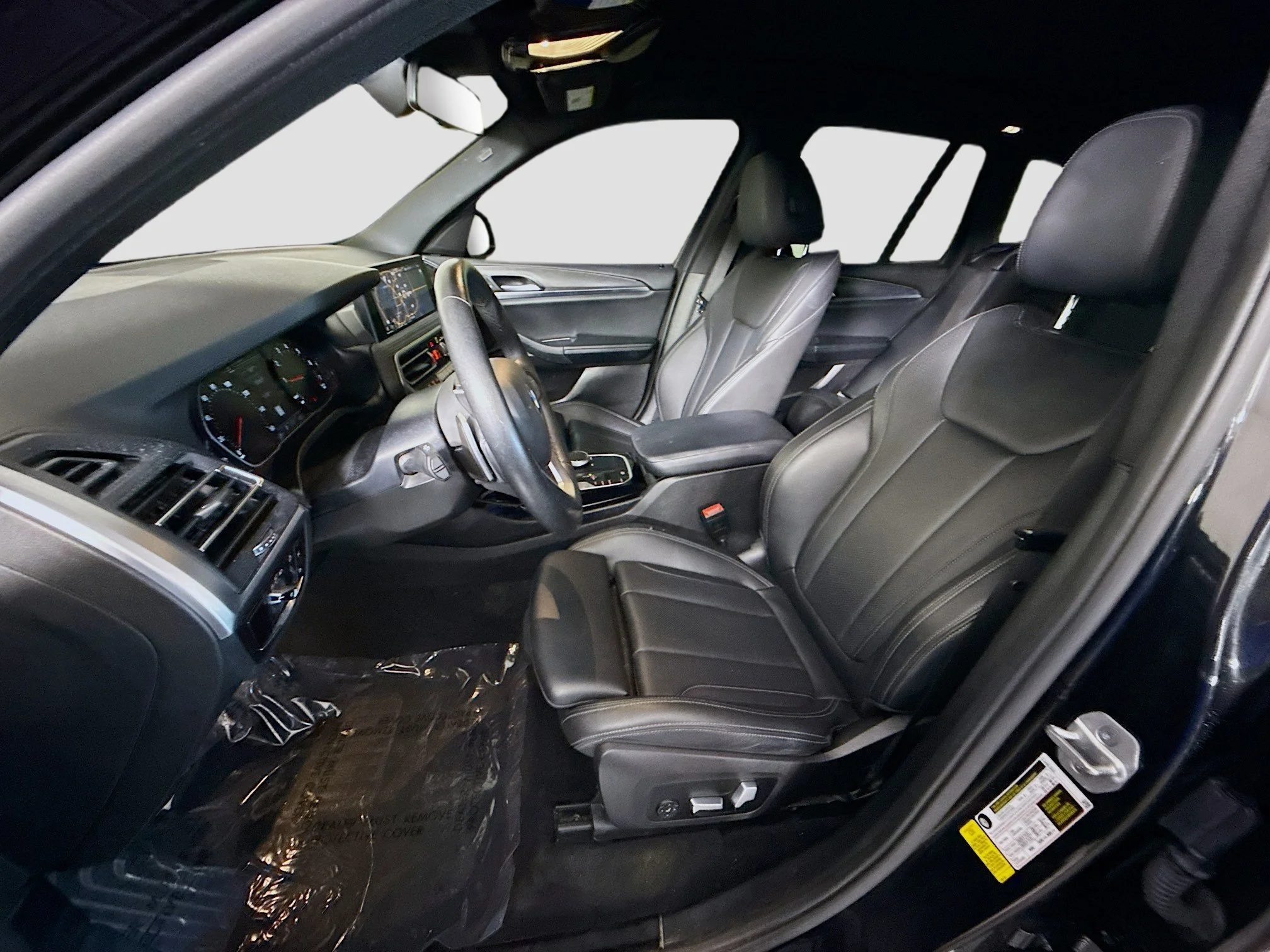 Used 2022 Black Sapphire Metallic BMW sDrive30i image 18