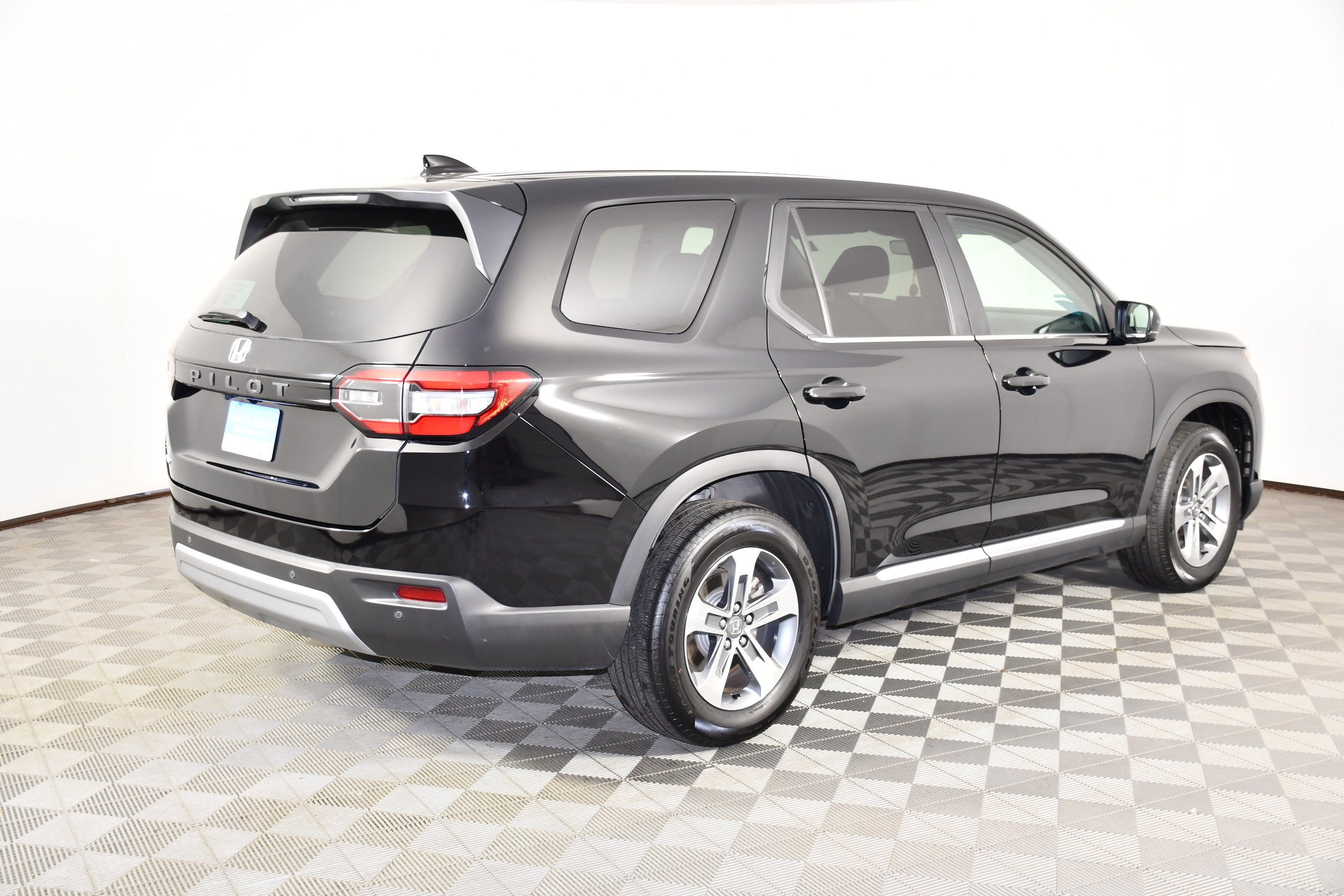 Used 2024 Crystal Black Pearl Honda EX-L 8 Passenger image 5