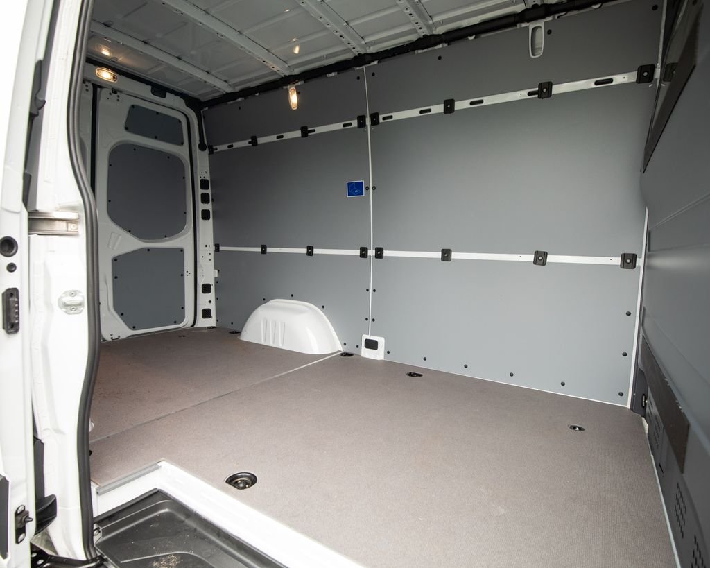 Used 2026  Mercedes-Benz Cargo 144 WB image 4