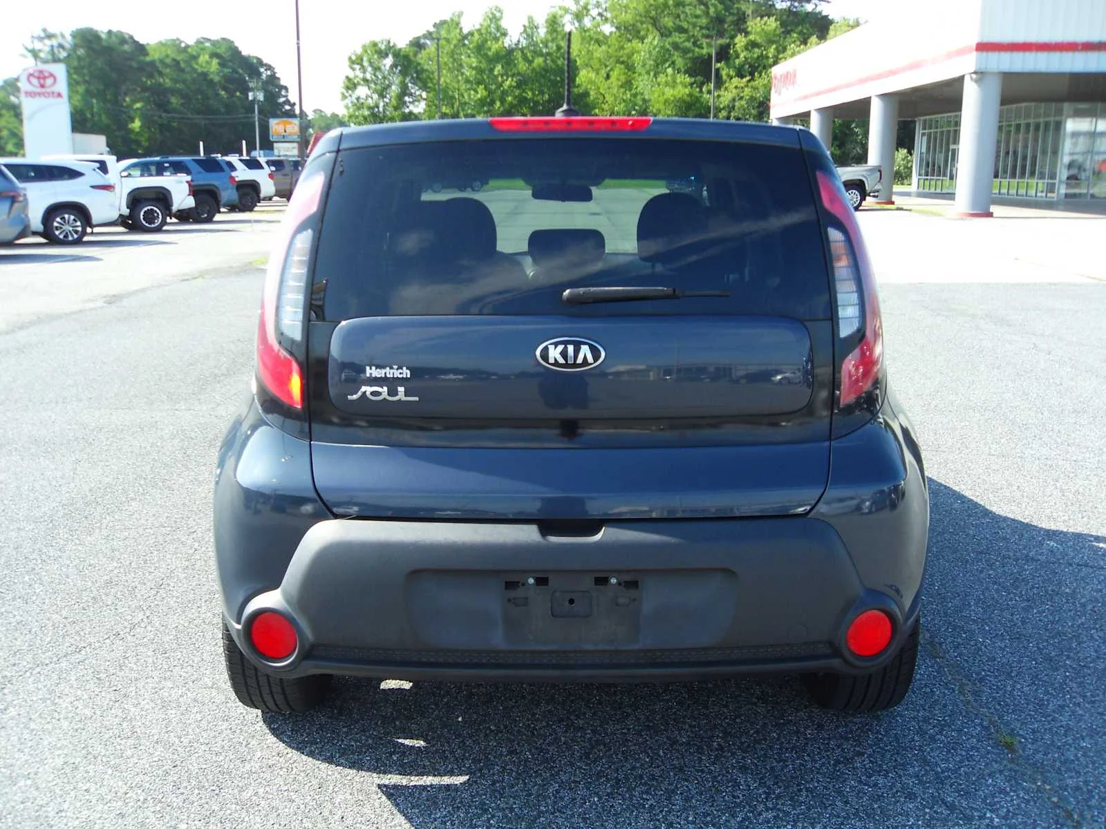 Used 2015 Fathom Blue Kia + image 4