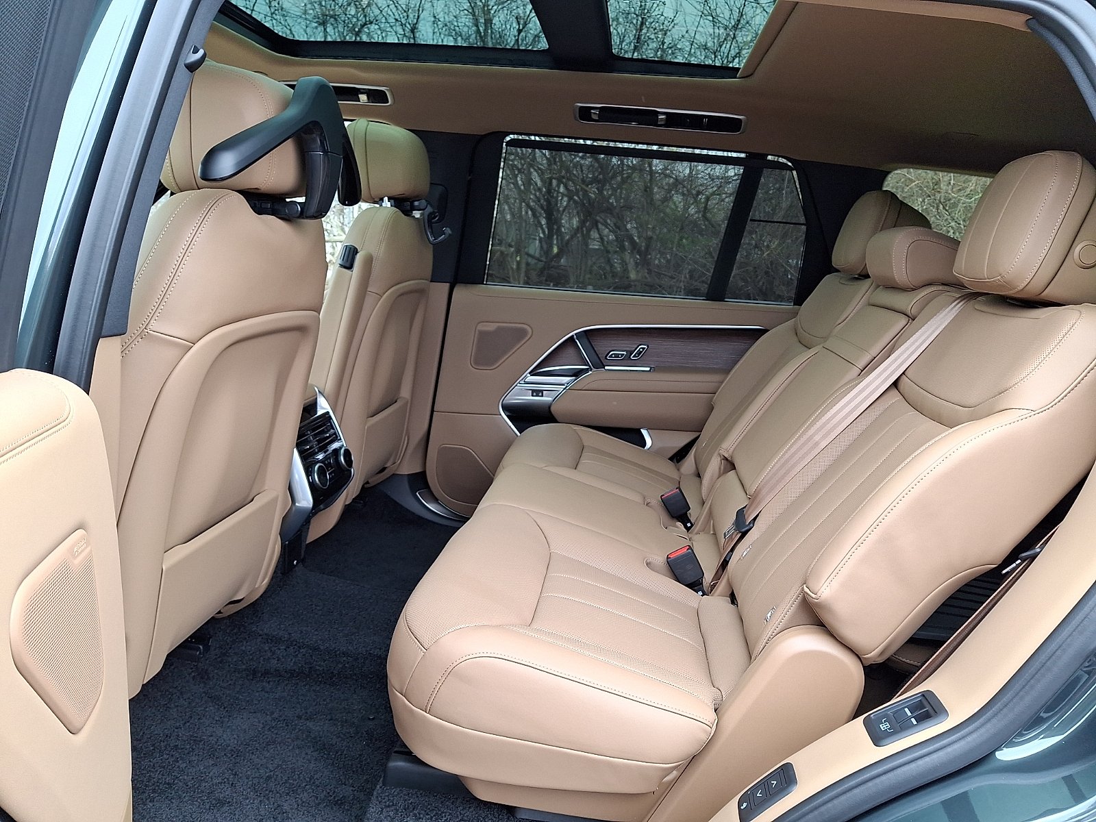 New 2026 Belgravia Green Land Rover P530 SE 7 Seat image 5