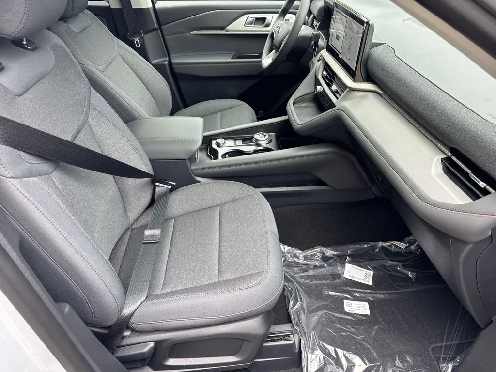 New 2026 Space White Metallic Ford Active image 13