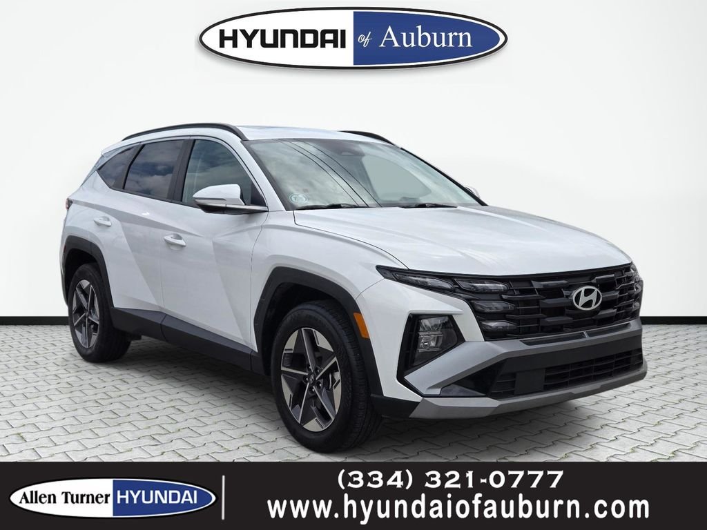 Used 2025 White Hyundai SEL Convenience image 1