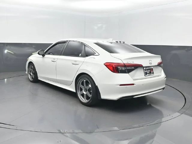 Used 2023 White Honda Touring image 27
