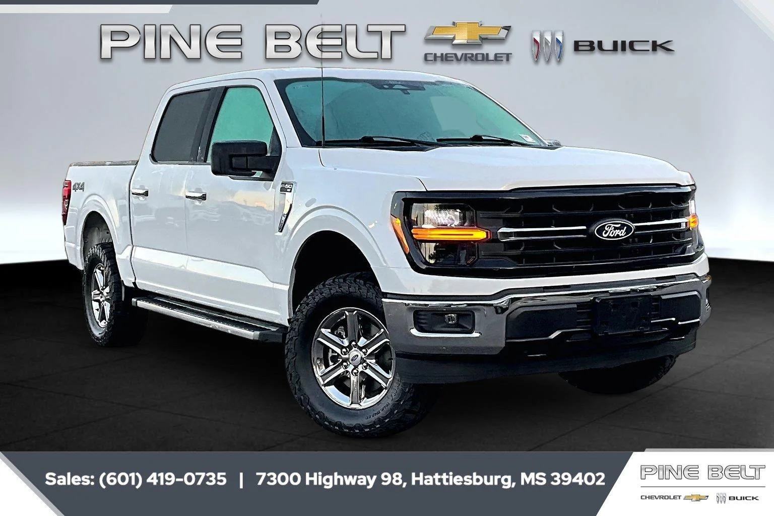 Used 2025 Oxford White Ford XLT image 1