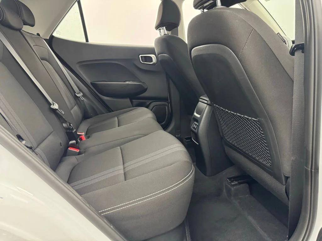 Used 2025 Lunar White Hyundai SEL image 33