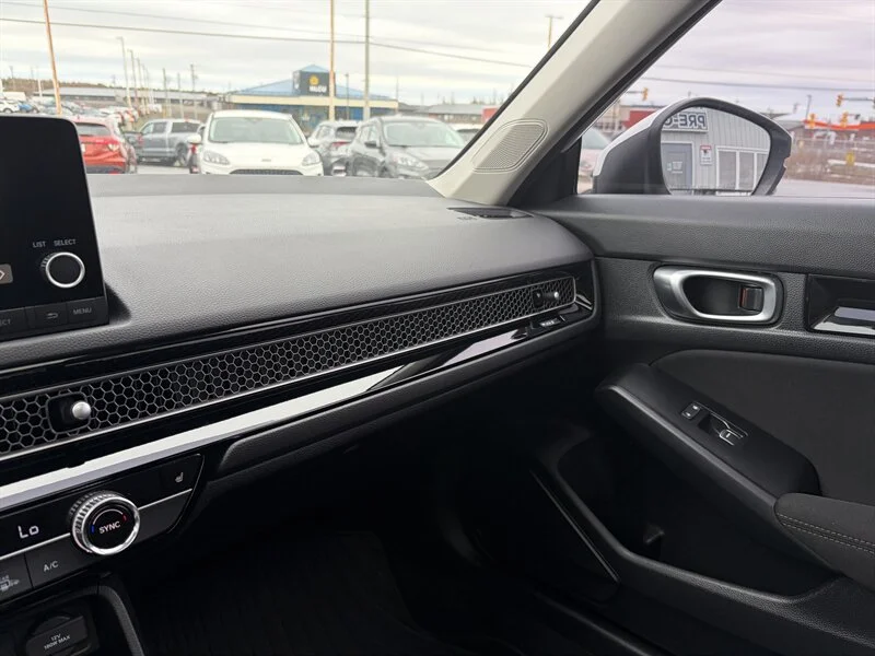 Used 2023 White Honda EX image 10
