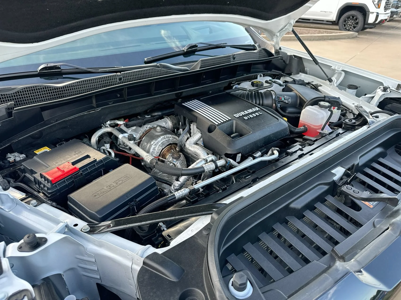Used 2025 Summit White GMC AT4 image 27