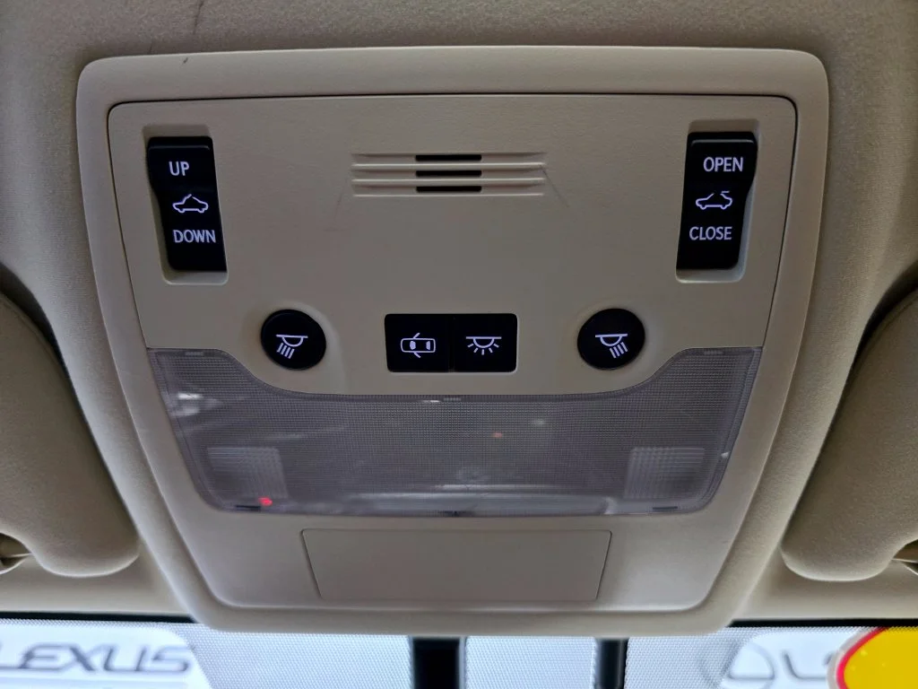 Used 2016 White Lexus 200t image 19