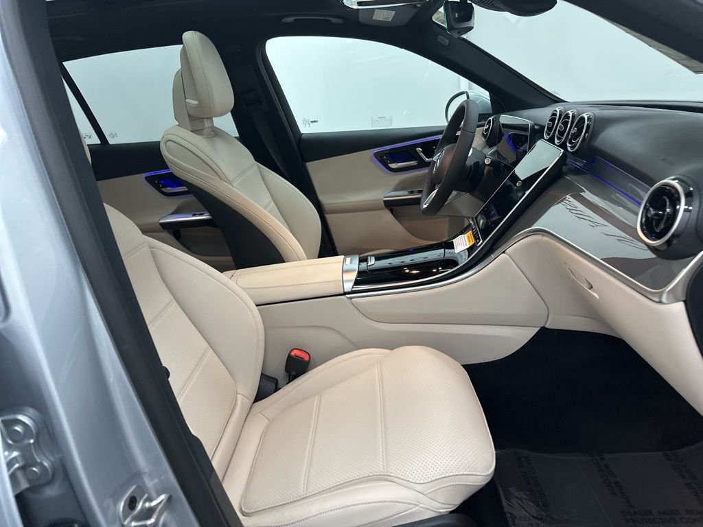 Used 2026 Silver Mercedes-Benz GLC 300 image 27