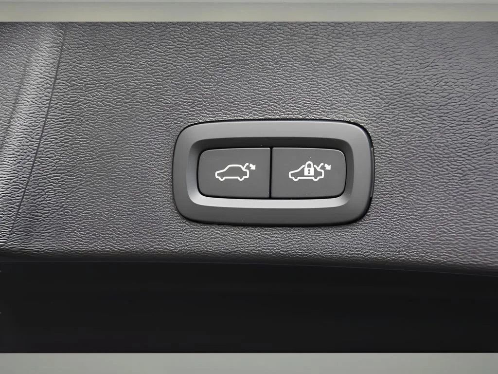 Used 2026 Cloud Blue Volvo Plus image 23
