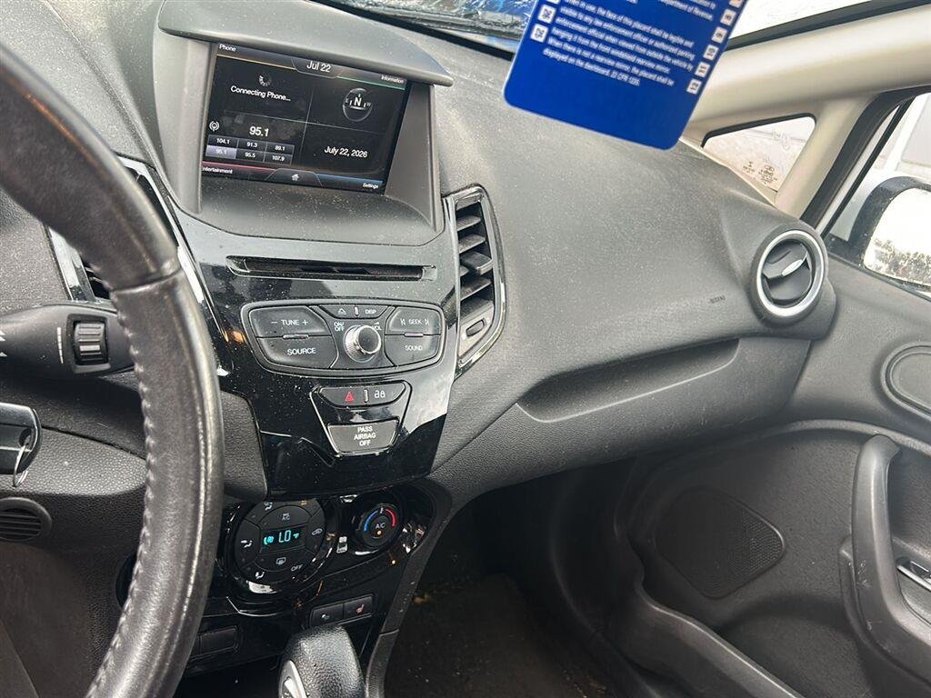 Used 2015 Oxford White Ford SE image 3