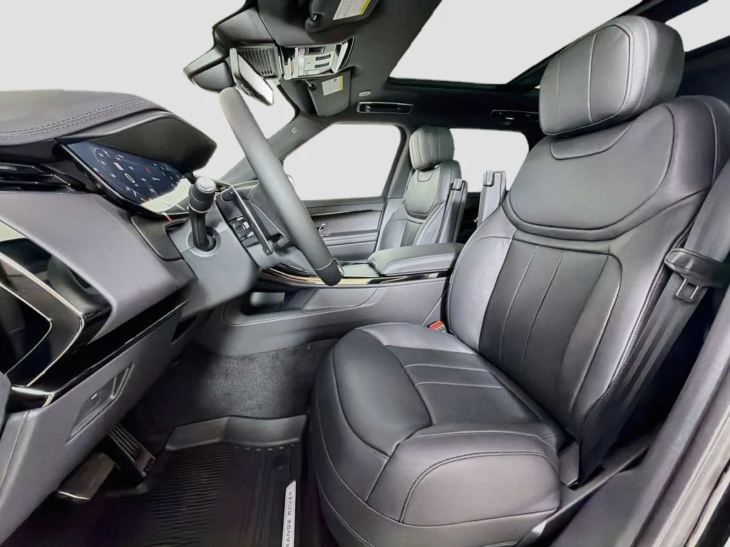New 2026 Santorini Black Land Rover Dynamic SE image 22