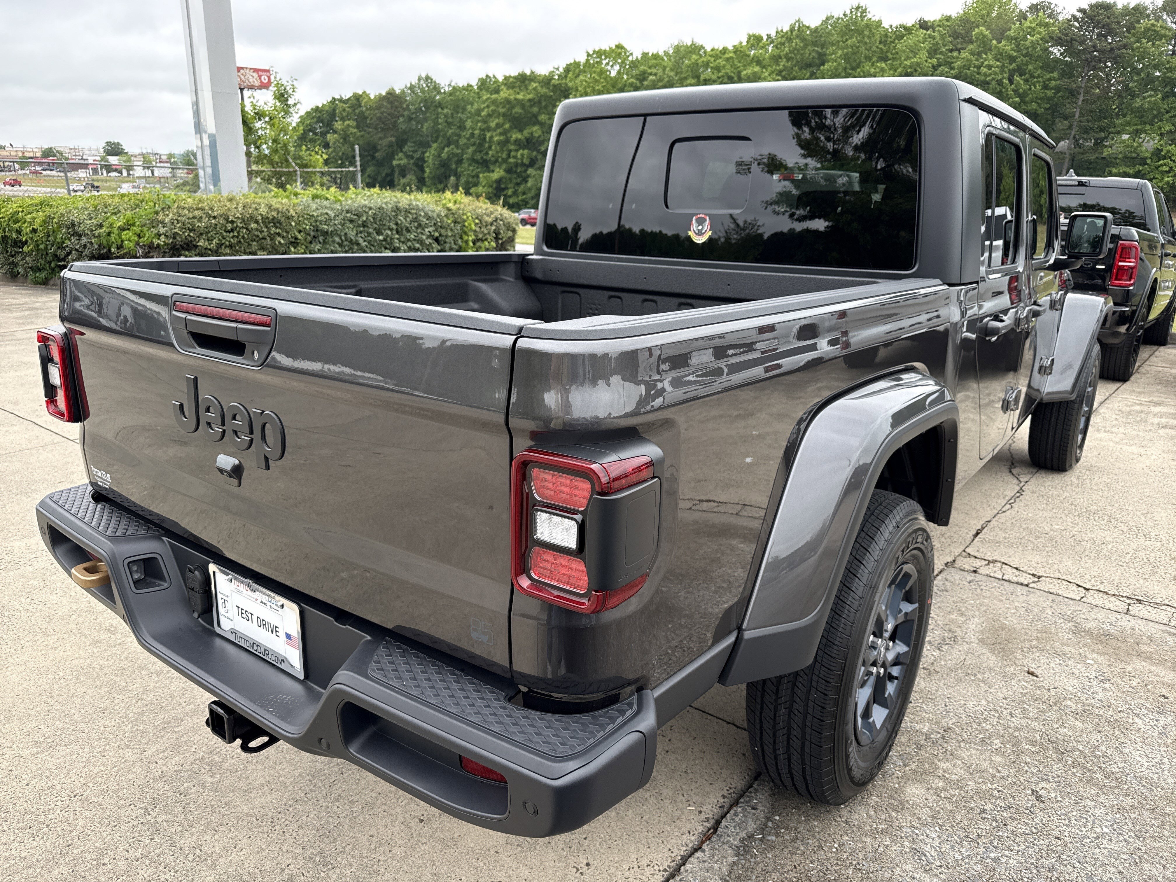 New 2026 Granite Crystal Metallic Clearcoat Jeep 85th Anniversary Edition image 7