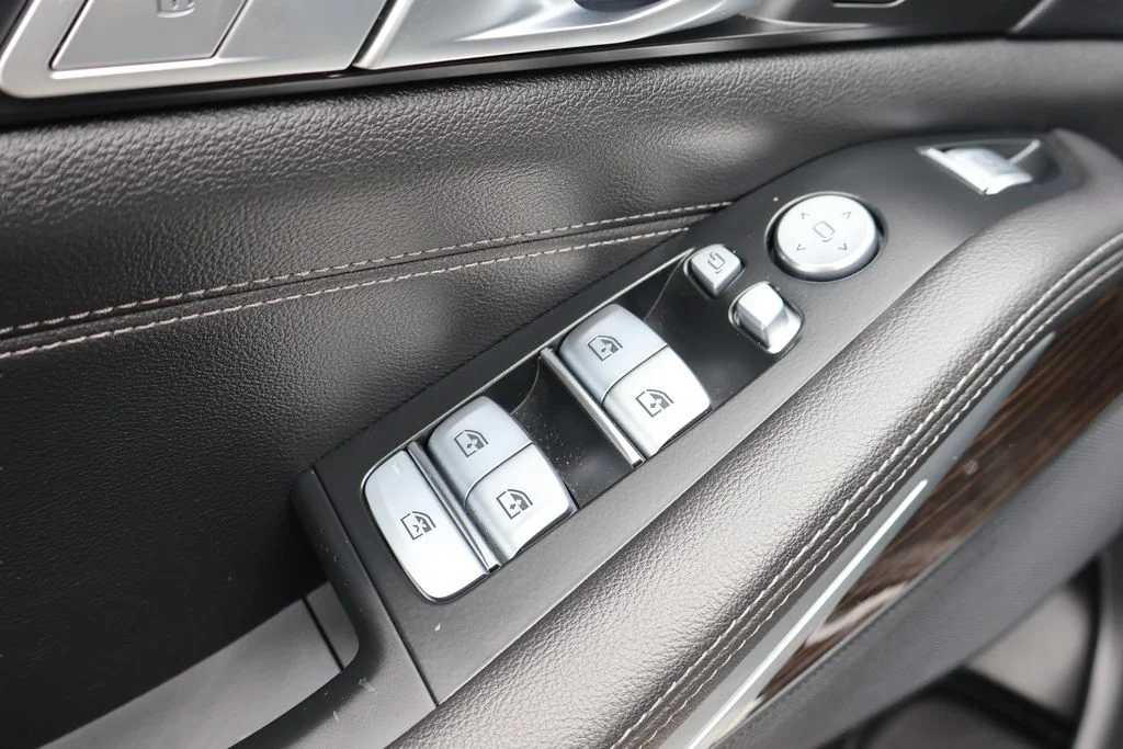 Used 2021 Gray BMW xDrive40i image 10