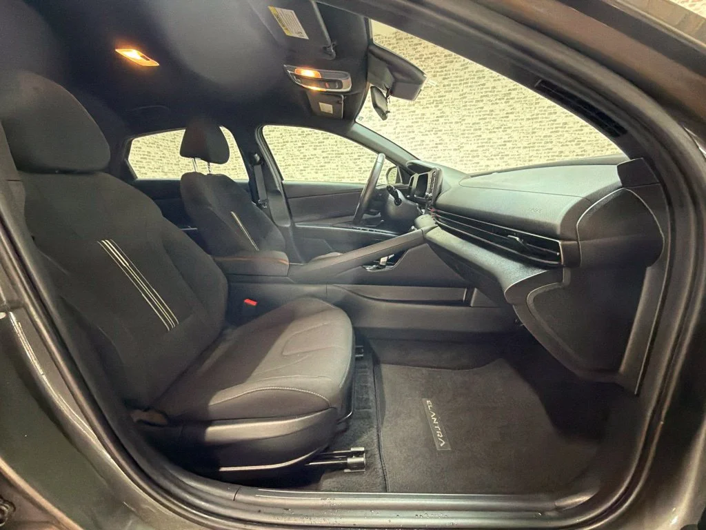 Used 2025 Amazon Gray Hyundai SEL Sport image 11