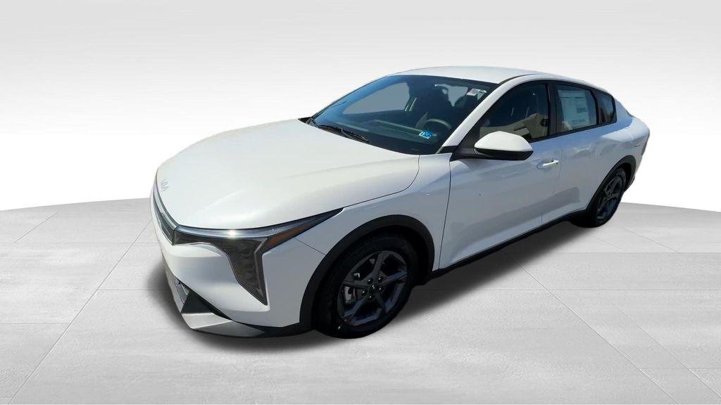 New 2026 Snow White Pearl Kia LXS image 10