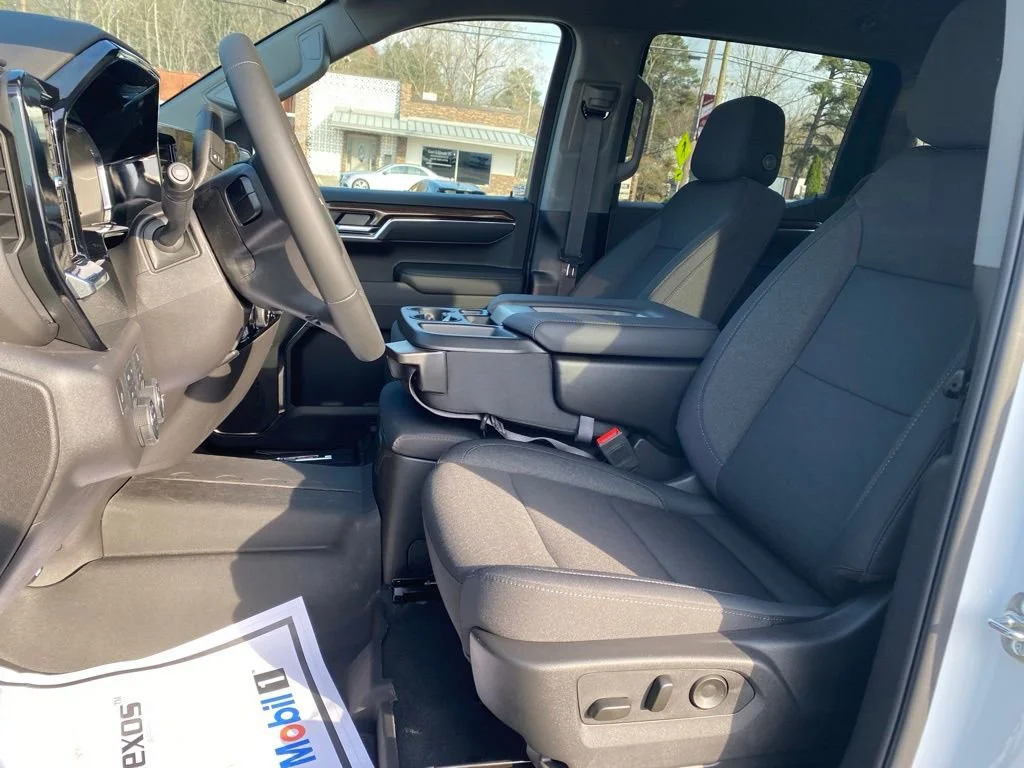 2025 Chevrolet Silverado 1500 LT - Photo 10