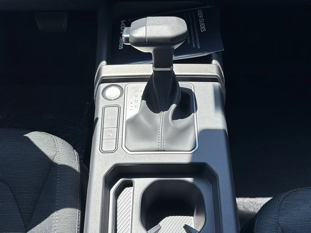 New 2027 Snow White Pearl Kia LX image 24