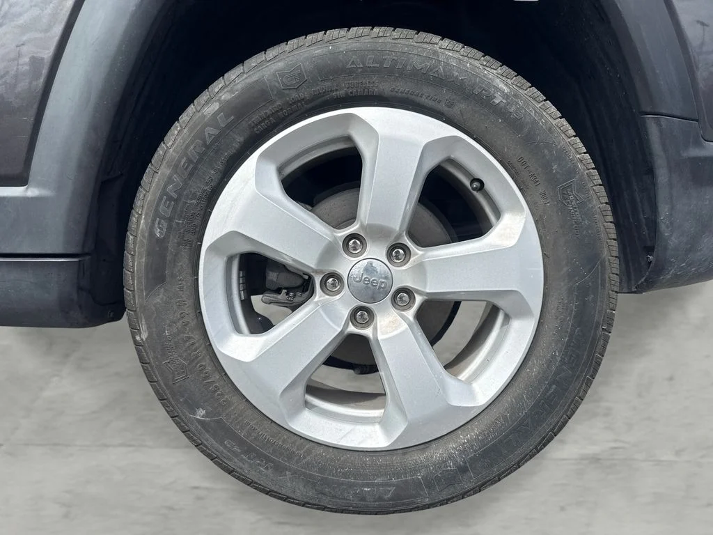 Used 2020 Gray Jeep Latitude image 19