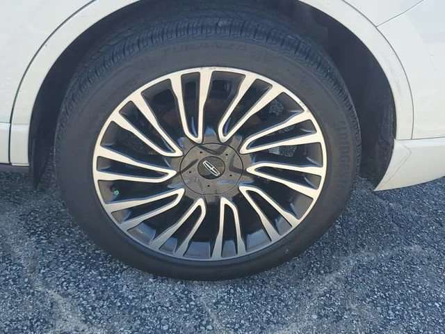 Used 2020 White Lincoln Reserve image 30