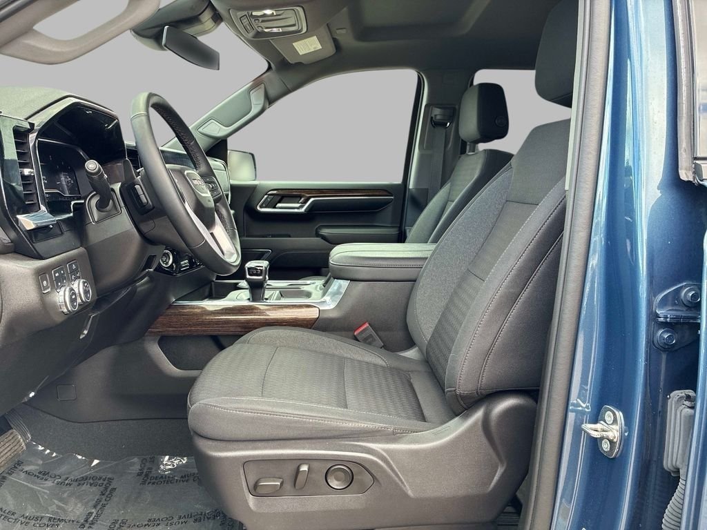 Used 2024  GMC Elevation image 17