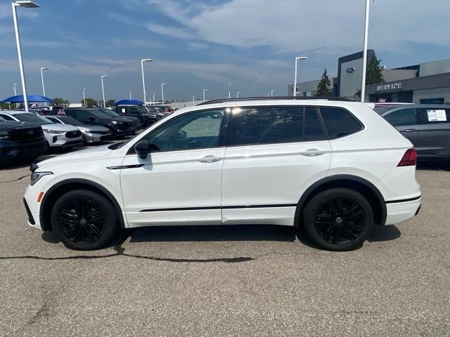 Used 2022 Oryx White Pearl Effect Volkswagen 2.0T SE R-Line Black image 8
