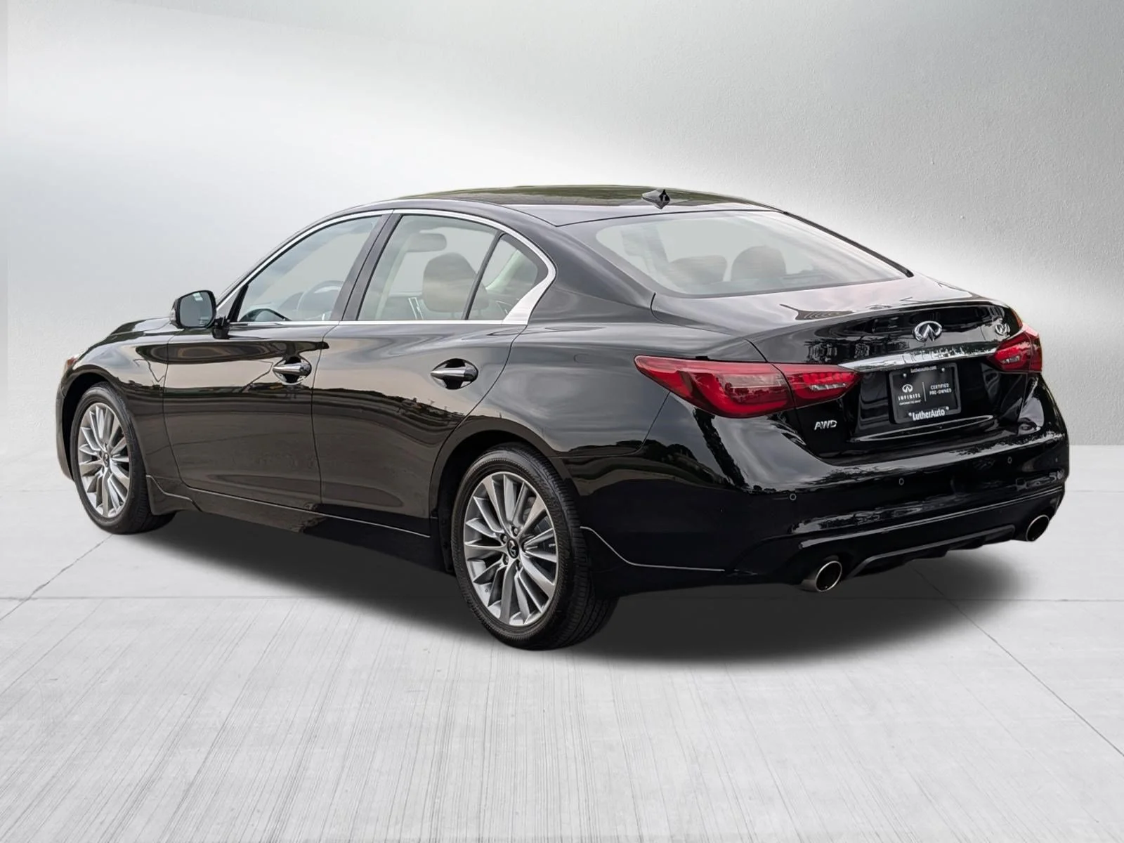 Certified Used 2023 Black Obsidian INFINITI LUXE image 5