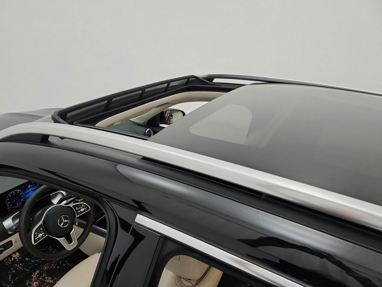 Used 2023 Night Black Mercedes-Benz GLB 250 SUV image 11