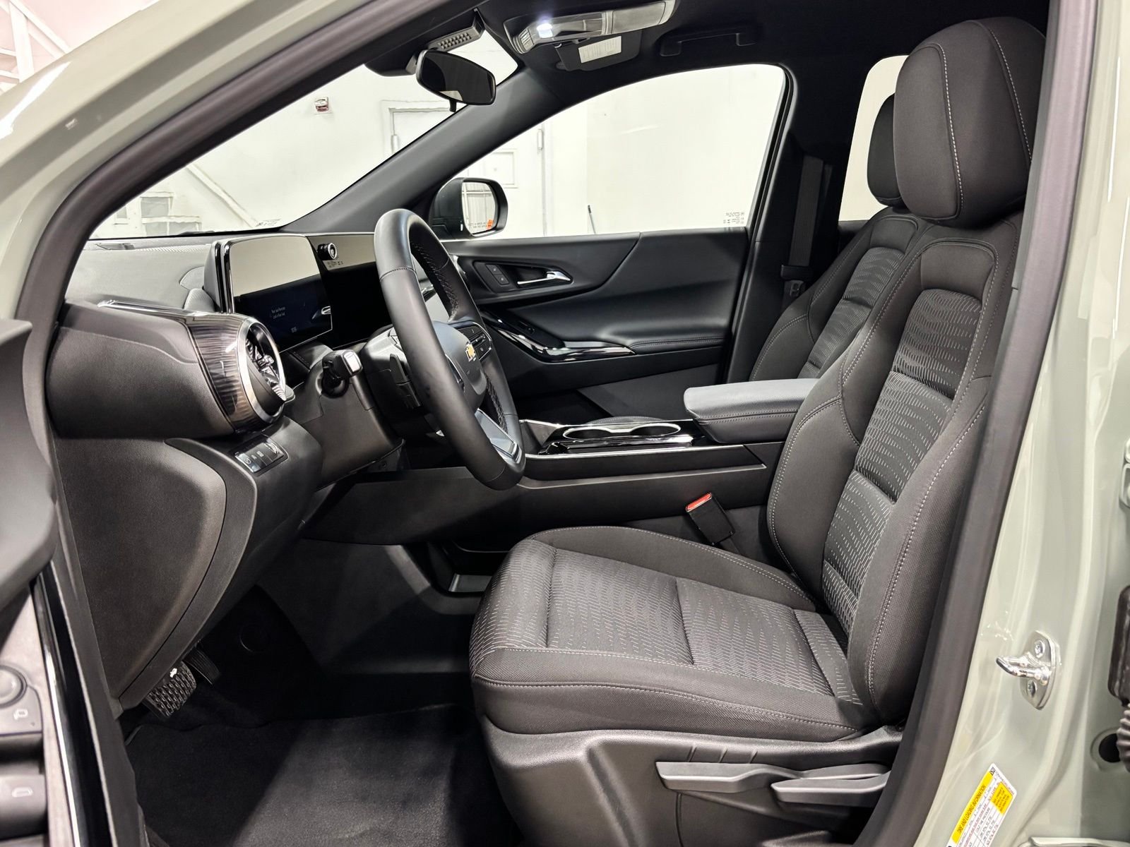Used 2025 Green Chevrolet LT image 17
