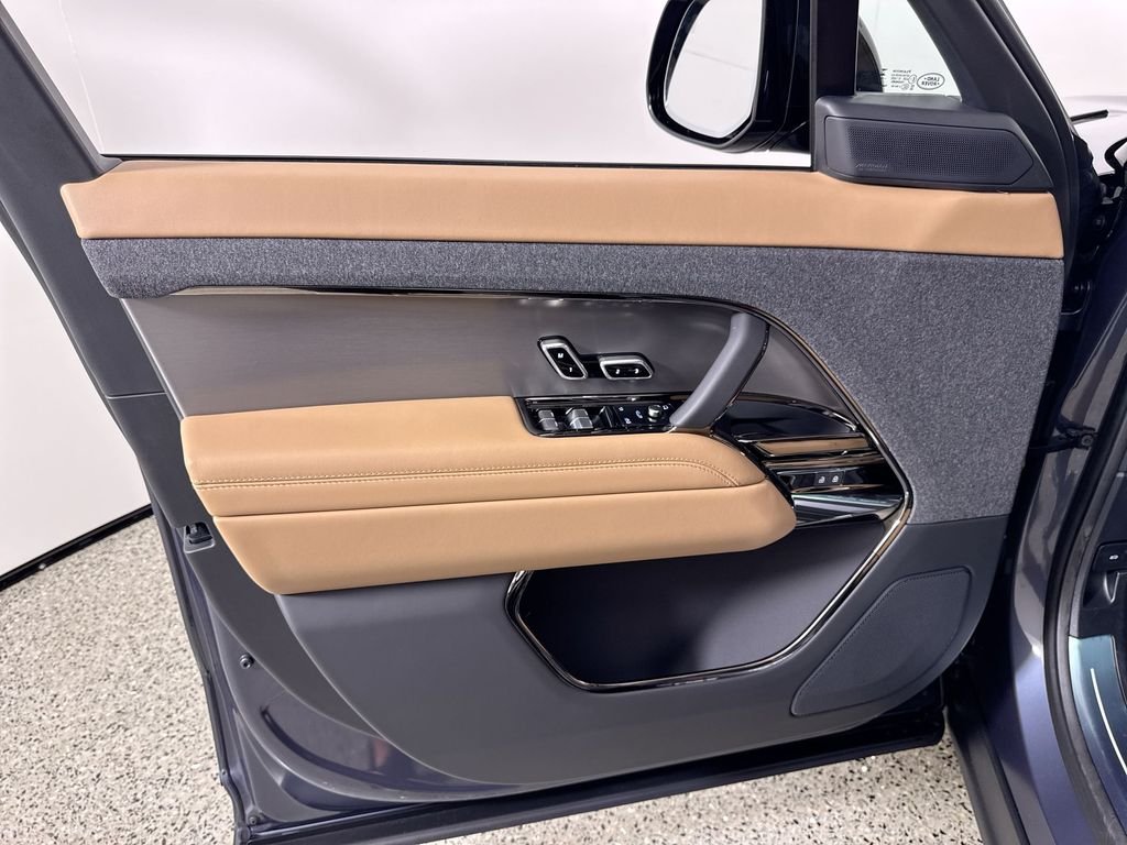 New 2026 Varesine Blue Land Rover SE image 13